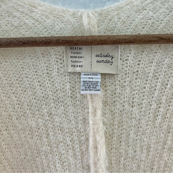 Saturday Sunday Anthropologie Eyelash Striped Batwing Poncho Sweater Size OS - Picture 5 of 10